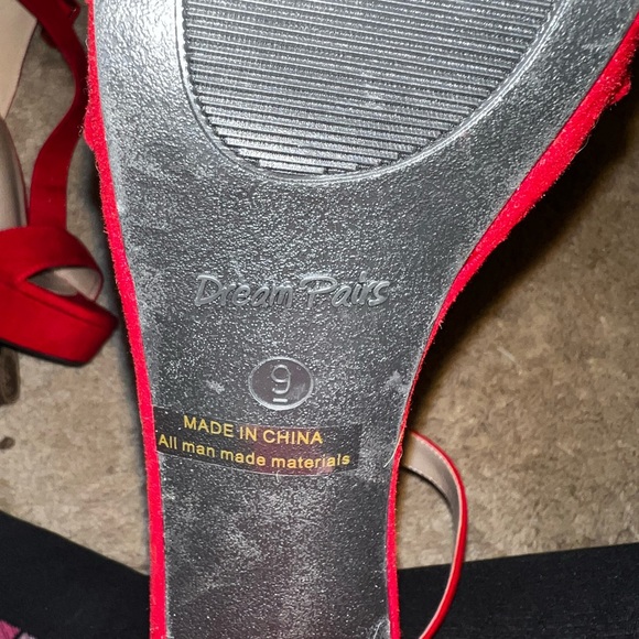 Red high heels - Picture 4 of 4